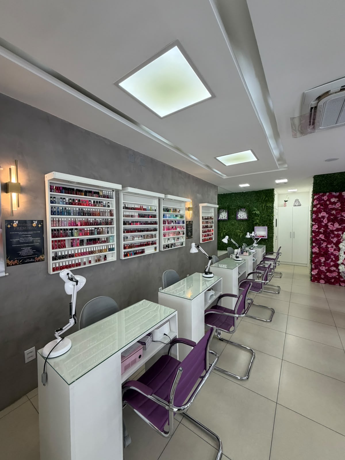 Estação de manicure do Spa das Sobrancelhas Canoas